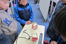 電気パンとおいしいバターを作ってみよう（理科実験教室）の様子