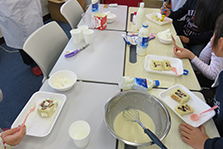 電気パンとおいしいバターを作ってみよう（理科実験教室）の様子