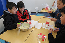 電気パンとおいしいバターを作ってみよう（理科実験教室）の様子